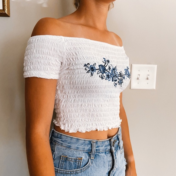 Embroidered Floral White Crop Top - Picture 3 of 3